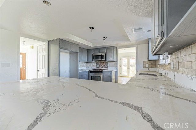 4835 W Avenue M6, Lancaster, CA 93536