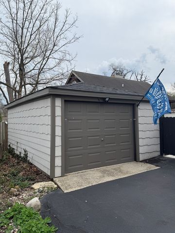 949 Kenyon Street, Downers Grove, IL 60516