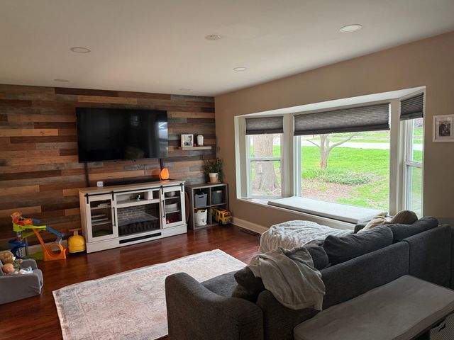 949 Kenyon Street, Downers Grove, IL 60516