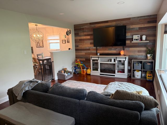 949 Kenyon Street, Downers Grove, IL 60516