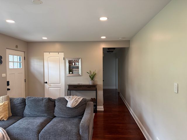 949 Kenyon Street, Downers Grove, IL 60516