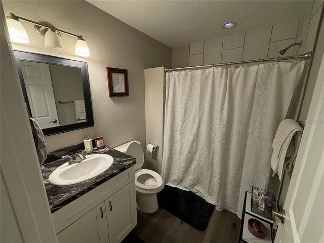 2007 E HENRY AVENUE, Tampa, FL 33610