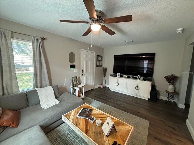 2007 E HENRY AVENUE, Tampa, FL 33610