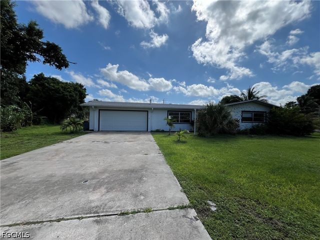 2031 Maravilla CIR, Fort Myers, FL 33901