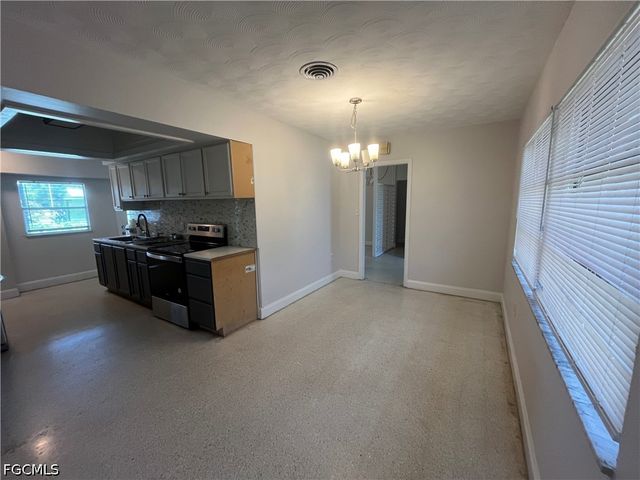 2031 Maravilla CIR, Fort Myers, FL 33901