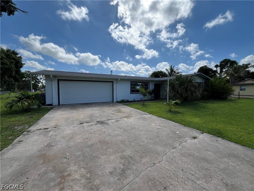 2031 Maravilla CIR, Fort Myers, FL 33901