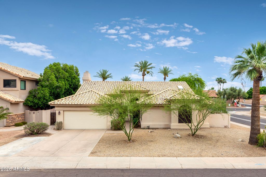 Image 1 of property listing at 13253 S 35TH Court, Phoenix, AZ 85044
