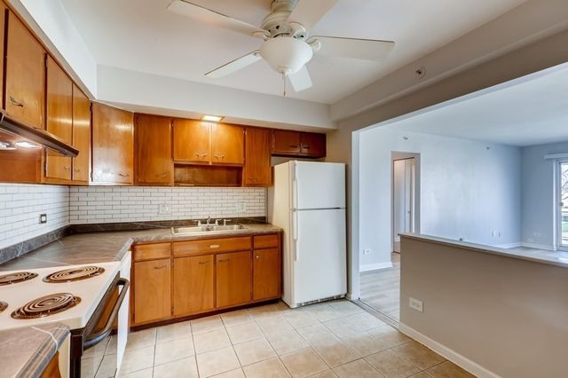 2206 S Goebbert Road 409, Arlington Heights, IL 60005