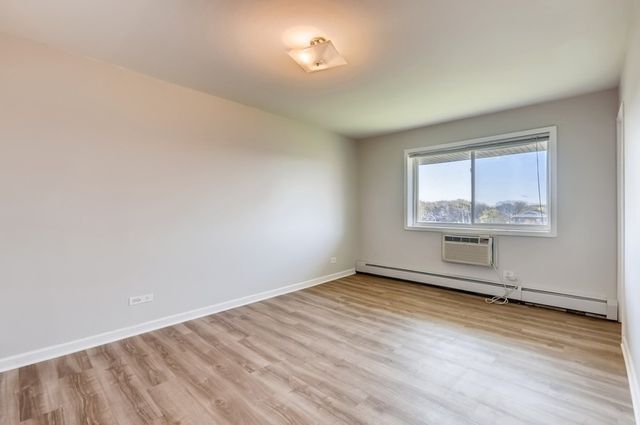 2206 S Goebbert Road 409, Arlington Heights, IL 60005