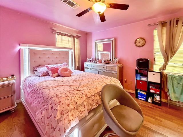 5223 Heathercrest Street, Houston, TX 77045