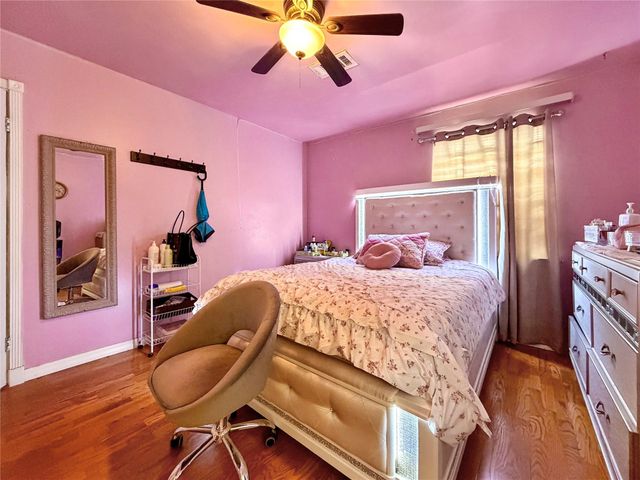 5223 Heathercrest Street, Houston, TX 77045
