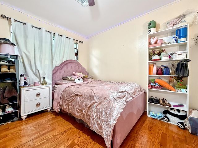 5223 Heathercrest Street, Houston, TX 77045