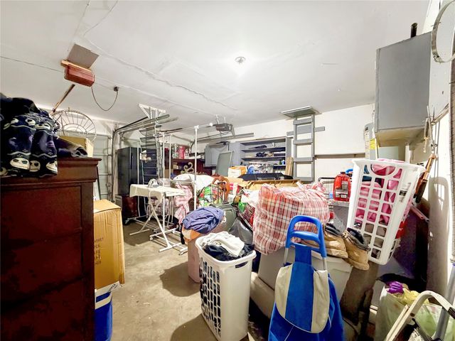 5223 Heathercrest Street, Houston, TX 77045
