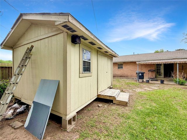 5223 Heathercrest Street, Houston, TX 77045