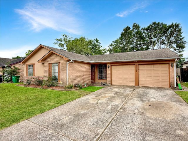 5223 Heathercrest Street, Houston, TX 77045