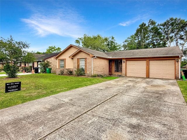 5223 Heathercrest Street, Houston, TX 77045