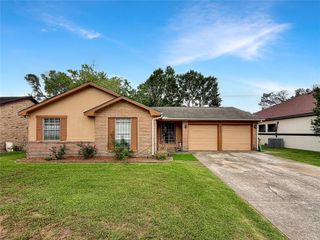 5223 Heathercrest Street, Houston, TX 77045