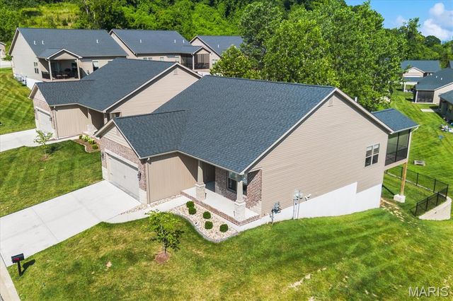 8085 Villa Valley Lane, Caseyville, IL 62232
