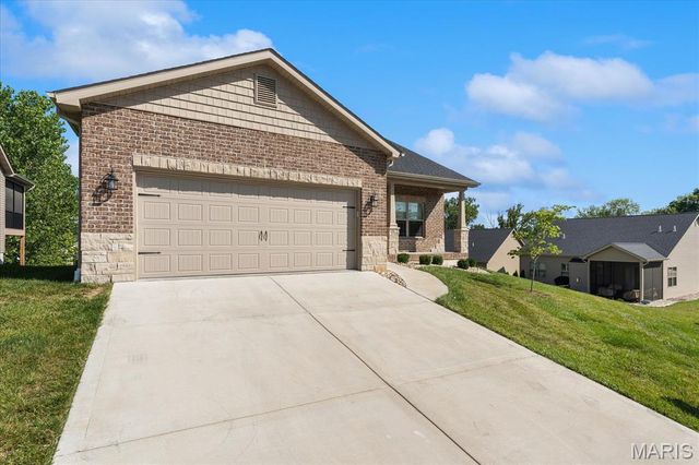 8085 Villa Valley Lane, Caseyville, IL 62232
