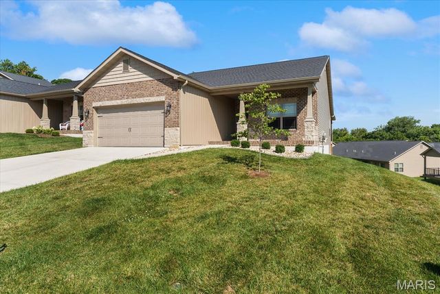 8085 Villa Valley Lane, Caseyville, IL 62232