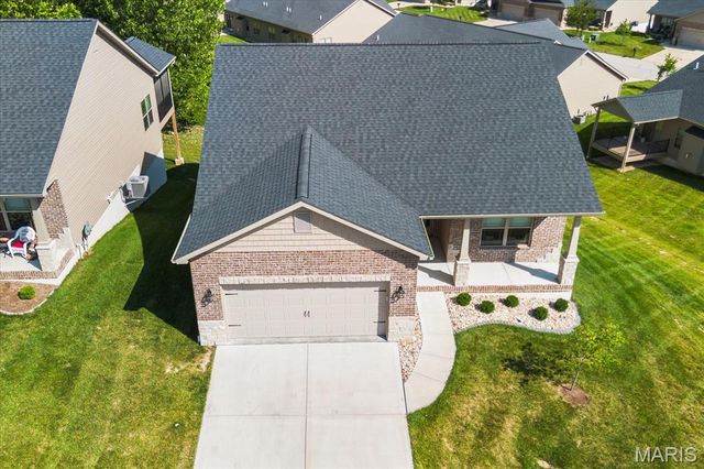 8085 Villa Valley Lane, Caseyville, IL 62232