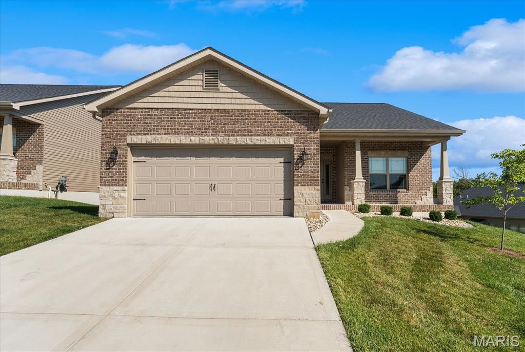 8085 Villa Valley Lane, Caseyville, IL 62232