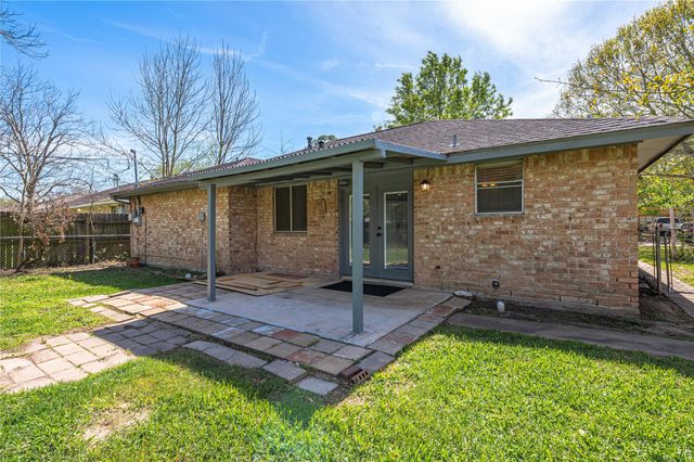 503 Bellmar Lane, Friendswood, TX 77546
