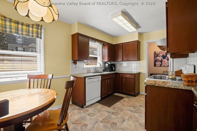 1559 Summit Drive, Charleston, WV 25302