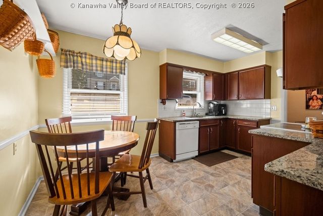 1559 Summit Drive, Charleston, WV 25302