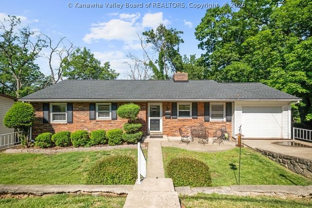 1559 Summit Drive, Charleston, WV 25302