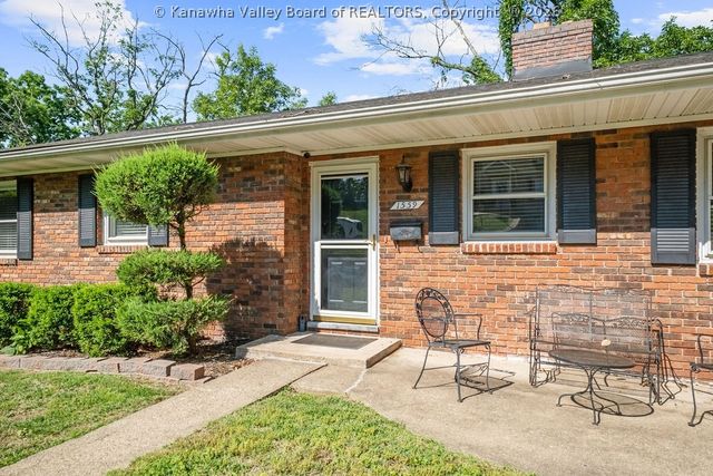 1559 Summit Drive, Charleston, WV 25302