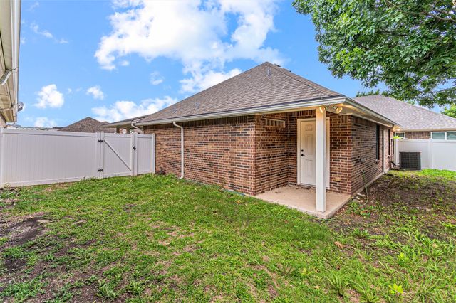 105 Sunglow Loop, Red Oak, TX 75154
