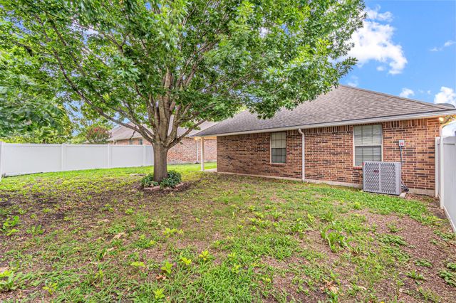 105 Sunglow Loop, Red Oak, TX 75154