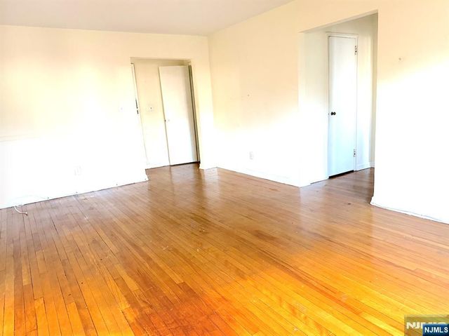 520 Broad Avenue 9, Englewood, NJ 07631