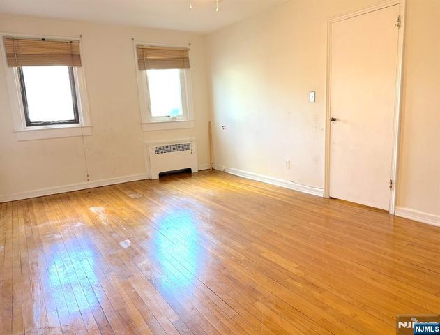 520 Broad Avenue 9, Englewood, NJ 07631