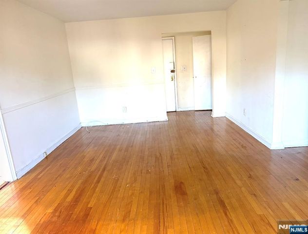 520 Broad Avenue 9, Englewood, NJ 07631