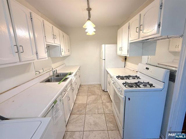 520 Broad Avenue 9, Englewood, NJ 07631