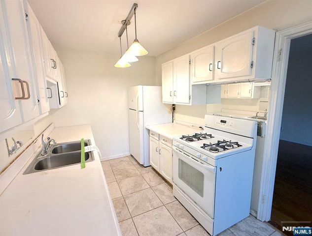 520 Broad Avenue 9, Englewood, NJ 07631