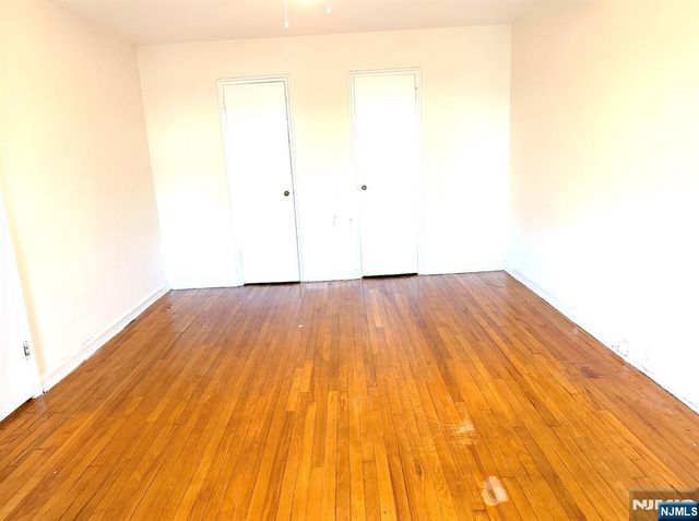 520 Broad Avenue 9, Englewood, NJ 07631