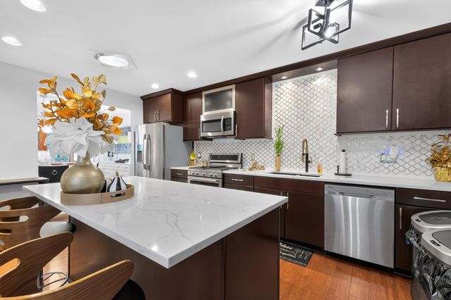 35075 Hillside Drive, Farmington Hills, MI 48335