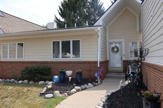35075 Hillside Drive, Farmington Hills, MI 48335