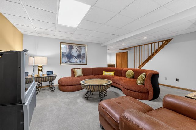 35075 Hillside Drive, Farmington Hills, MI 48335
