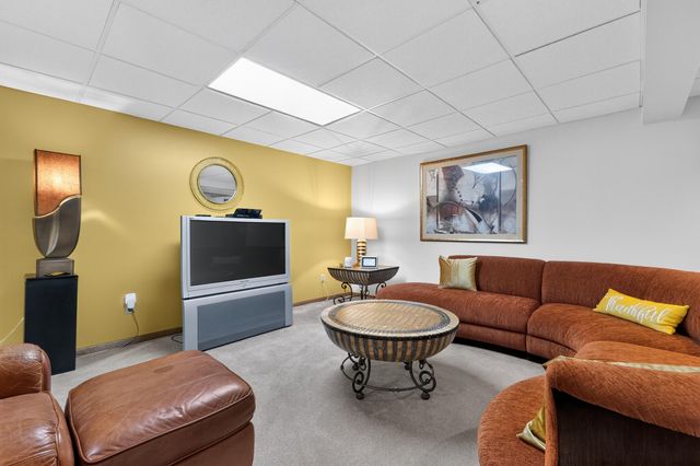 35075 Hillside Drive, Farmington Hills, MI 48335