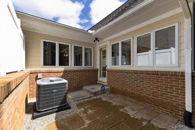 35075 Hillside Drive, Farmington Hills, MI 48335