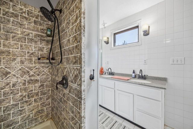 1330 Sycamore Street, Janesville, WI 53545