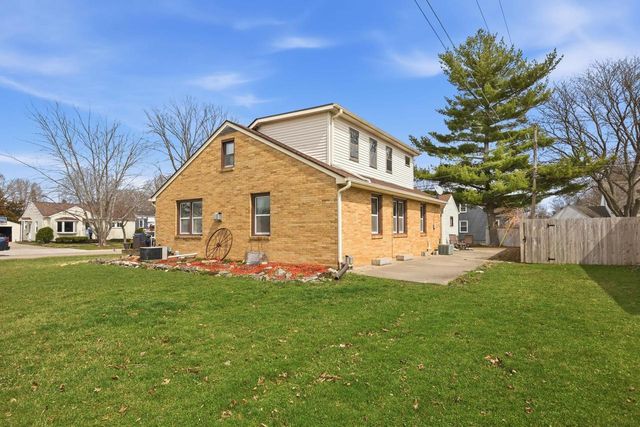 1330 Sycamore Street, Janesville, WI 53545