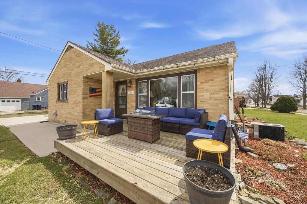 1330 Sycamore Street, Janesville, WI 53545