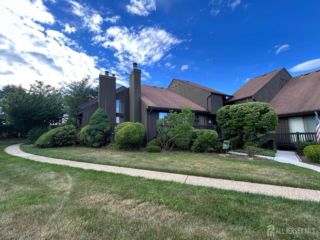 11 Westgate Drive, Edison, NJ 08820