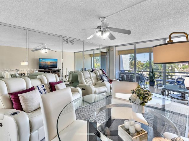 6921 Cypress Rd PH17, Plantation, FL 33317