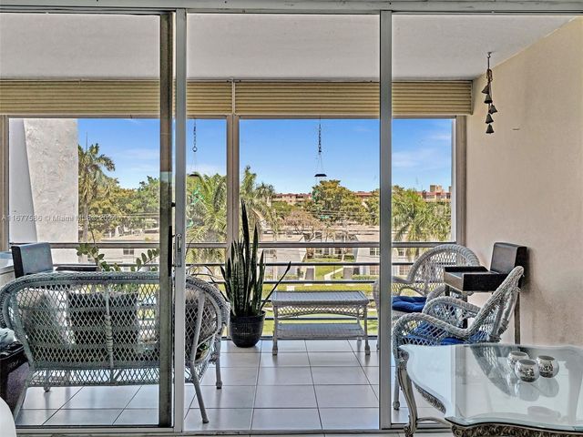 6921 Cypress Rd PH17, Plantation, FL 33317